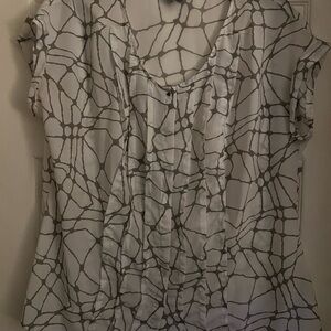 Worthington White and Gray Patterned Blouse